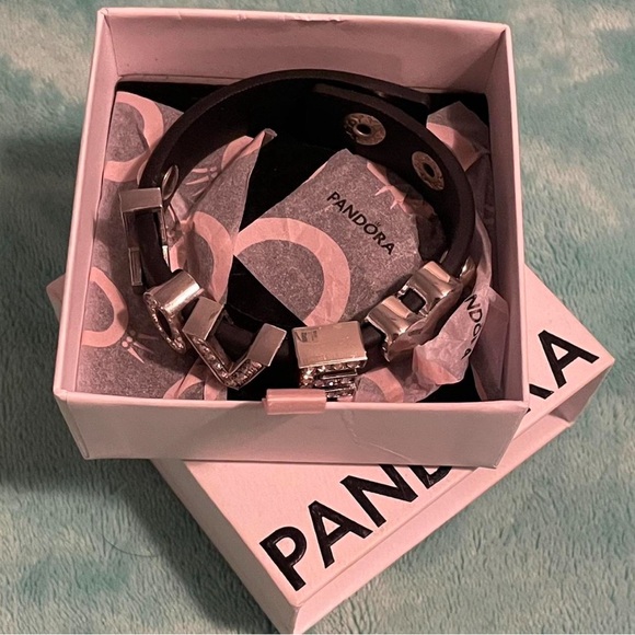One of a kind Pandora LOVE bracelet - Picture 2 of 6